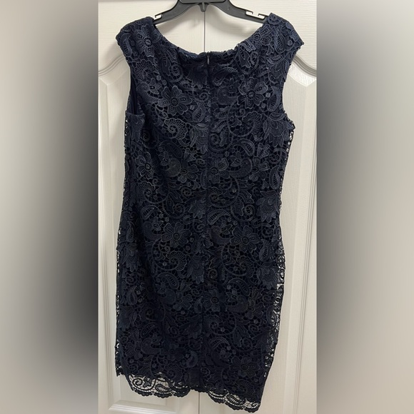 Lauren Ralph Lauren Scalloped Lace Dress - Picture 5 of 8